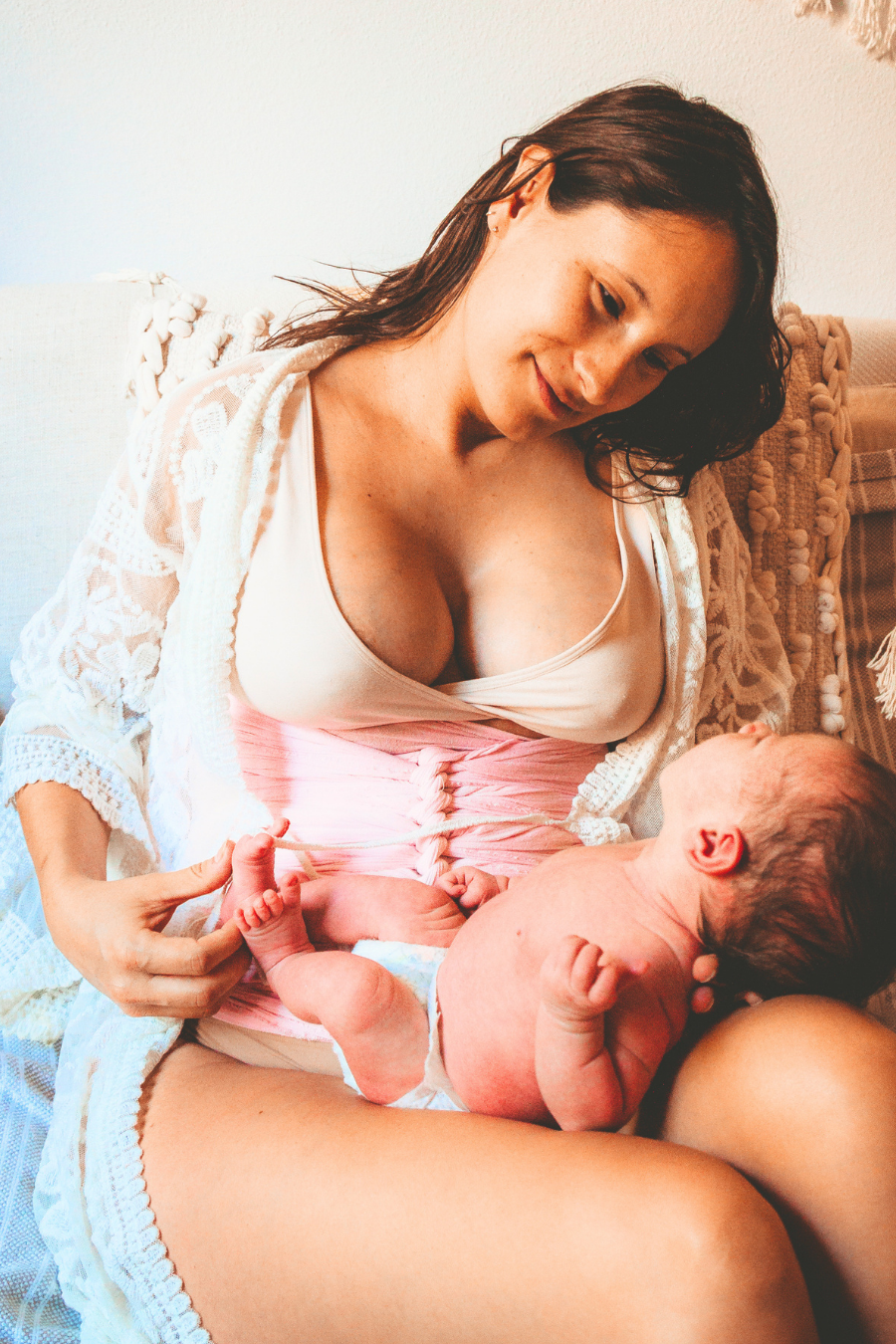 Postpartum Belly Wrap While Breastfeeding: Is It Safe?